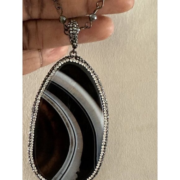 VINTAGE  BLACK & WHITE SLICED AGATE PENDANT NECKLACE RESORT WEAR SUMMER - Picture 4 of 8